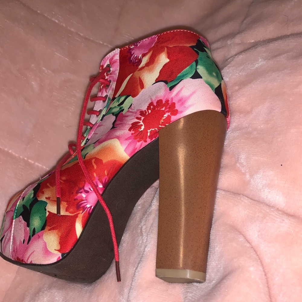 Floral Boots - Picture 3 of 3